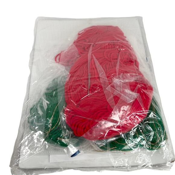 Bucilla Vintage Christmas Present Plastic Canvas Tissue Box Cover Gift Box New - Picture 2 of 12